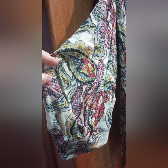 Umgee Cream with Multi Color Paisley Print Balloon Sleeves Large - Picture 3 of 5